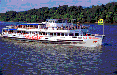 Symbolische Hafenblockade - BaSo Schiff am 10.5.2013 dabei